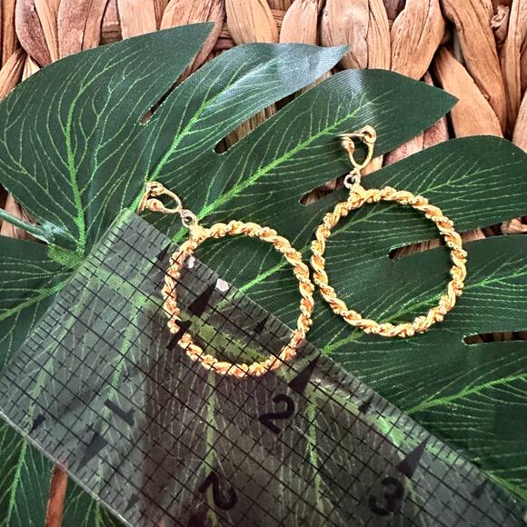 BOGO FREE VINTAGE LIGHTWEIGHT CLIP ON STAMPED SIGNED 70’s Earrings - Picture 1 of 5